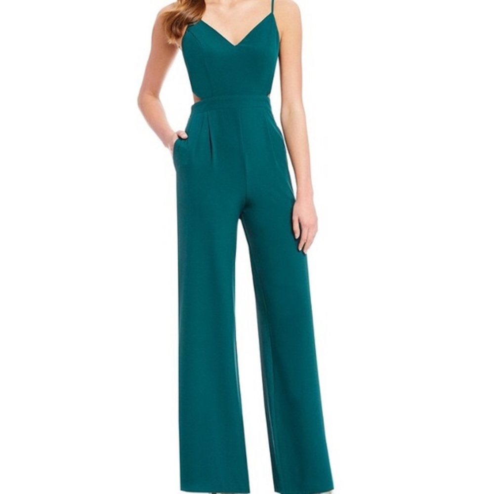 💰⬇️💚NWT! Gianni Bini jumpsuit with side cut-outs
